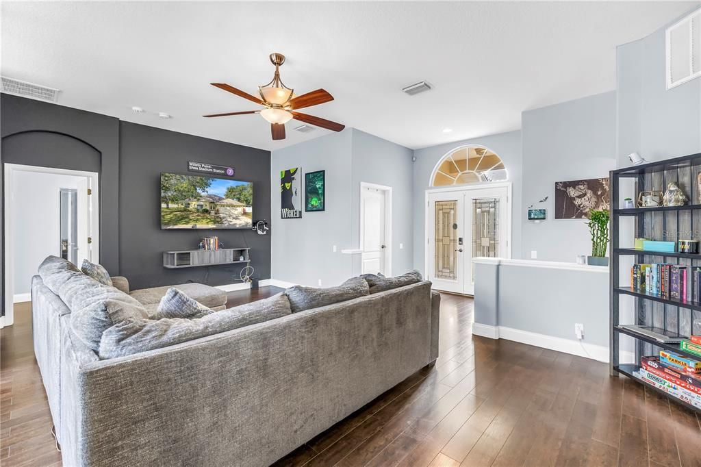 For Sale: $574,000 (3 beds, 2 baths, 1725 Square Feet)