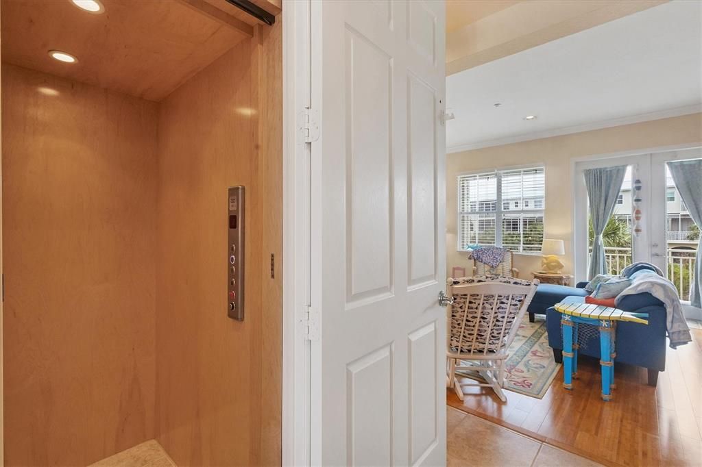 待售: $425,000 (3 贝兹, 2 浴室, 2248 平方英尺)