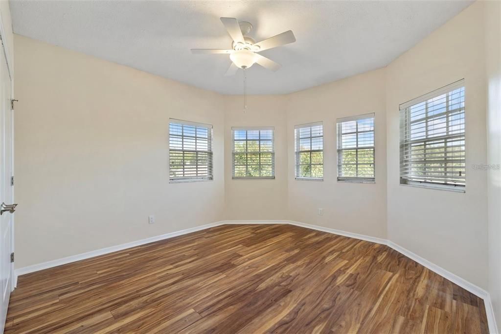 En Venta: $544,900 (3 camas, 2 baños, 2480 Pies cuadrados)