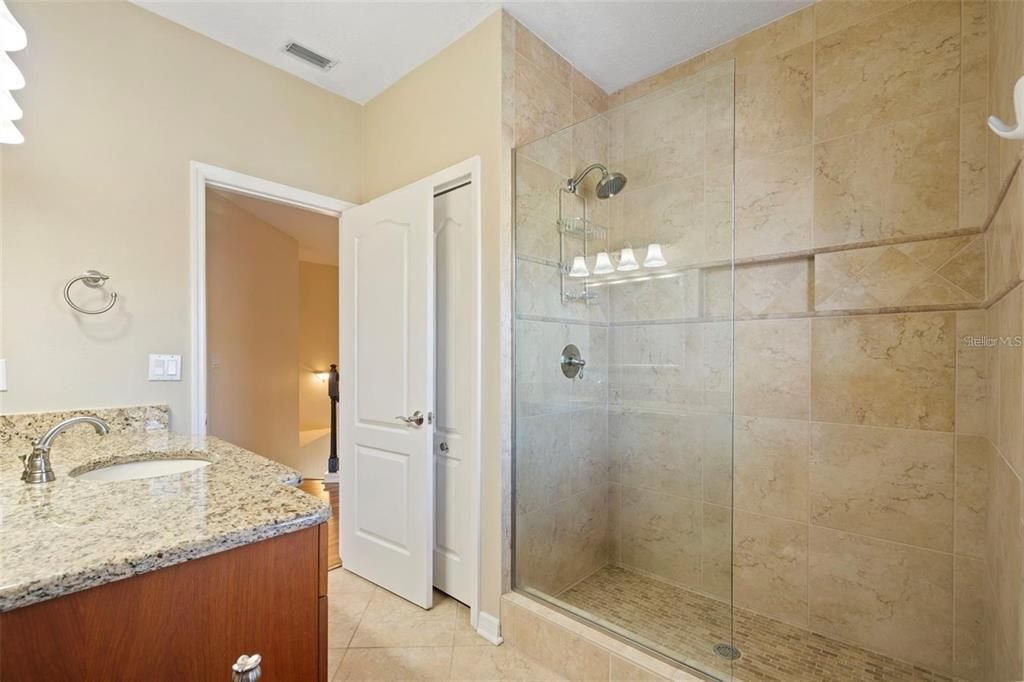 En Venta: $544,900 (3 camas, 2 baños, 2480 Pies cuadrados)