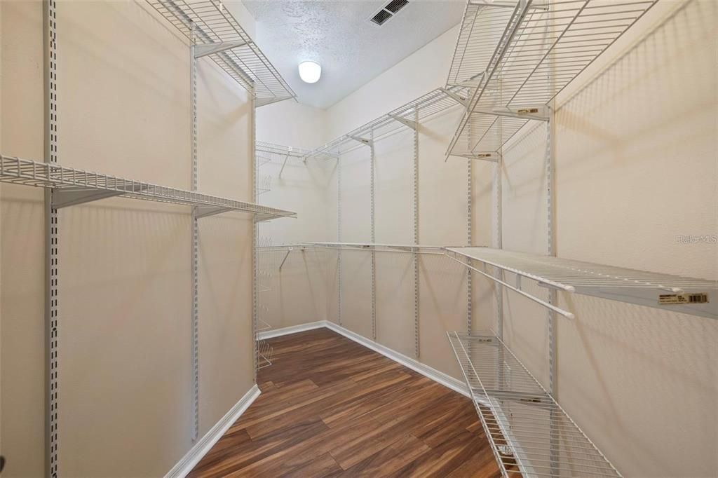 En Venta: $544,900 (3 camas, 2 baños, 2480 Pies cuadrados)