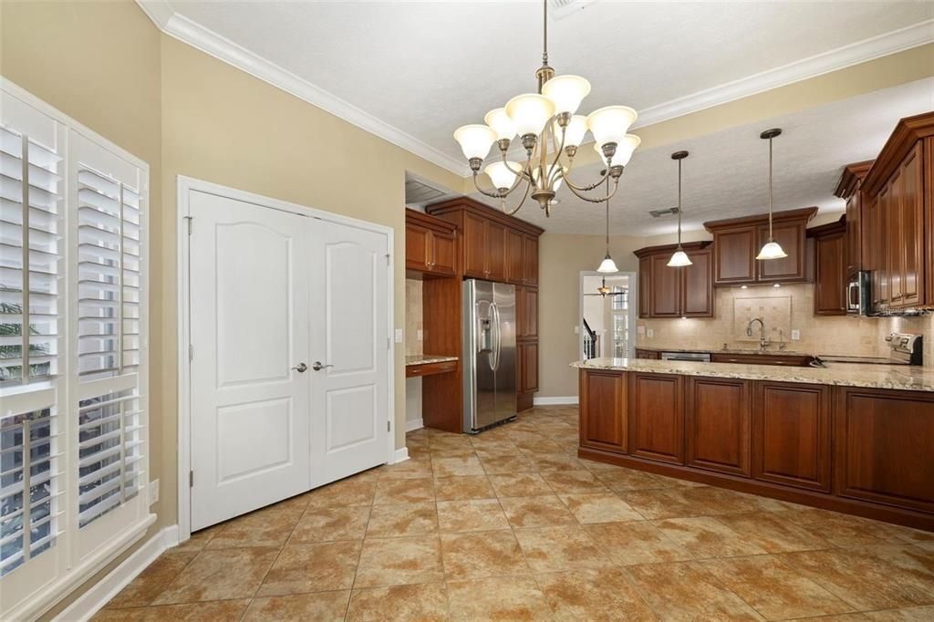 En Venta: $544,900 (3 camas, 2 baños, 2480 Pies cuadrados)