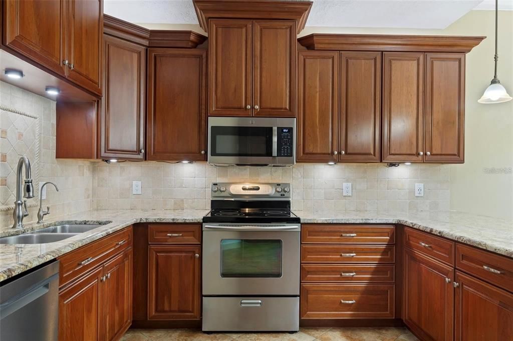 En Venta: $544,900 (3 camas, 2 baños, 2480 Pies cuadrados)