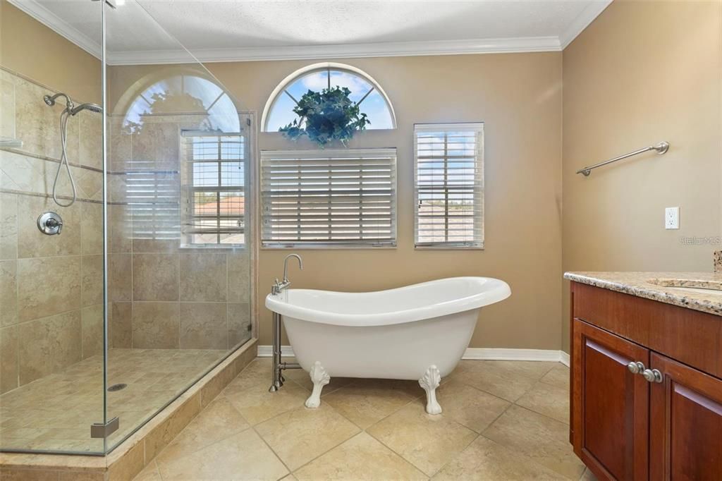 En Venta: $544,900 (3 camas, 2 baños, 2480 Pies cuadrados)