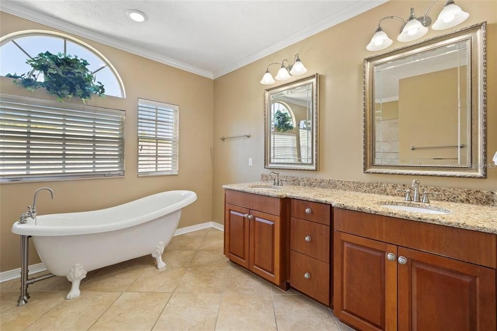 En Venta: $544,900 (3 camas, 2 baños, 2480 Pies cuadrados)