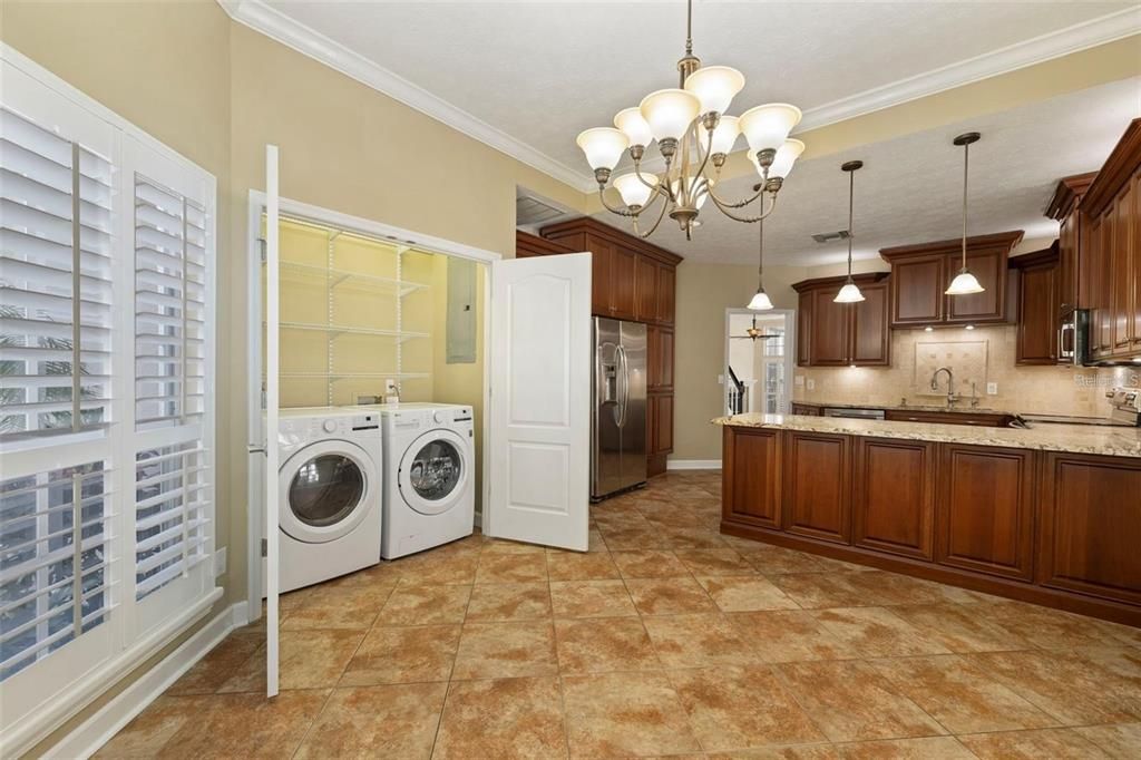 En Venta: $544,900 (3 camas, 2 baños, 2480 Pies cuadrados)