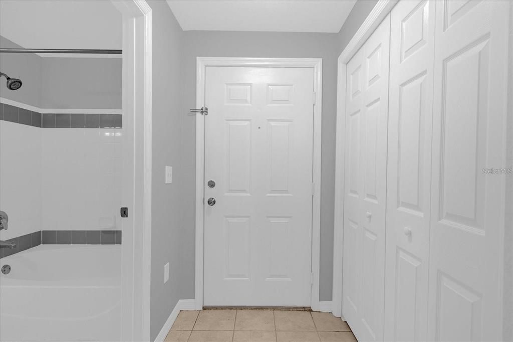 Activo con contrato: $1,650 (2 camas, 2 baños, 1107 Pies cuadrados)