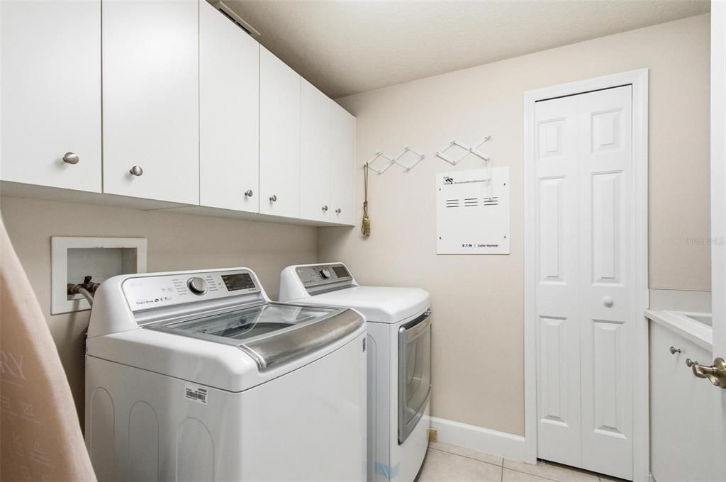 For Sale: $868,000 (4 beds, 2 baths, 3196 Square Feet)