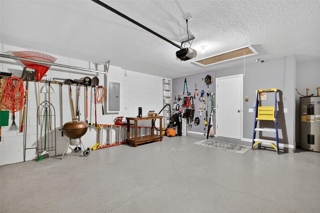 合同活跃: $321,000 (3 贝兹, 2 浴室, 1576 平方英尺)