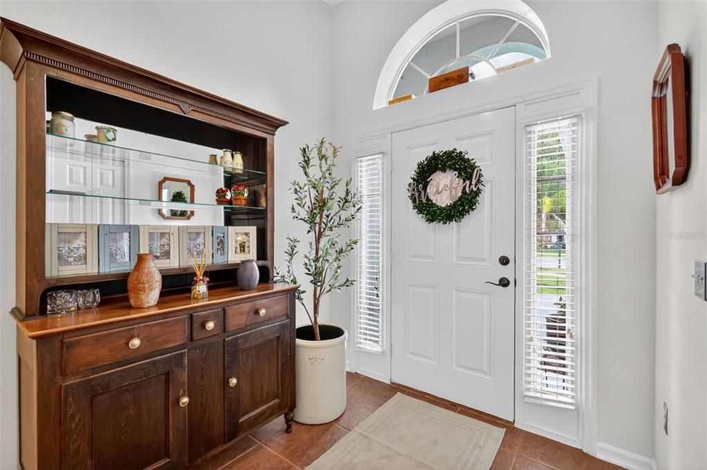 合同活跃: $321,000 (3 贝兹, 2 浴室, 1576 平方英尺)