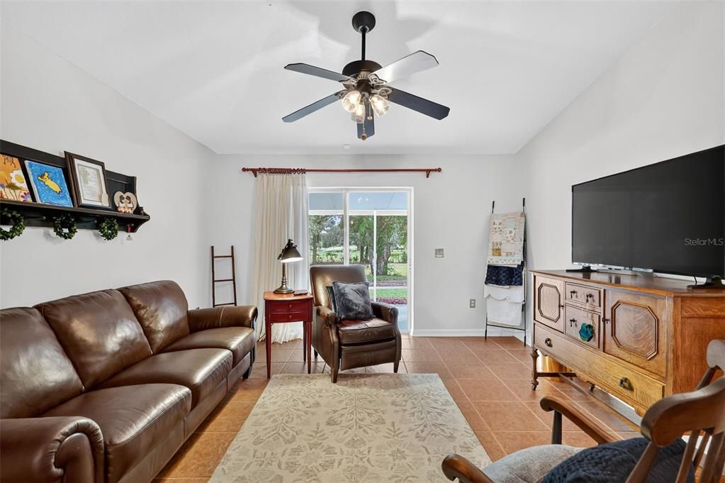 合同活跃: $321,000 (3 贝兹, 2 浴室, 1576 平方英尺)