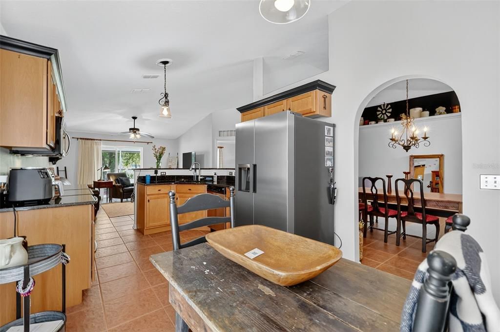 合同活跃: $321,000 (3 贝兹, 2 浴室, 1576 平方英尺)