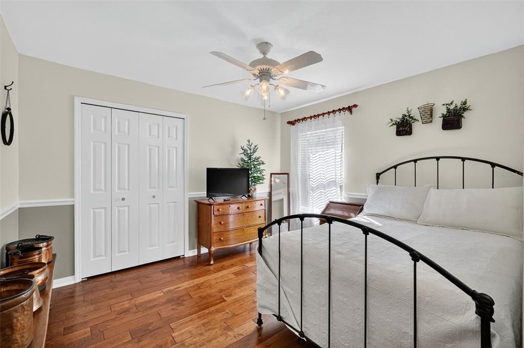 合同活跃: $321,000 (3 贝兹, 2 浴室, 1576 平方英尺)