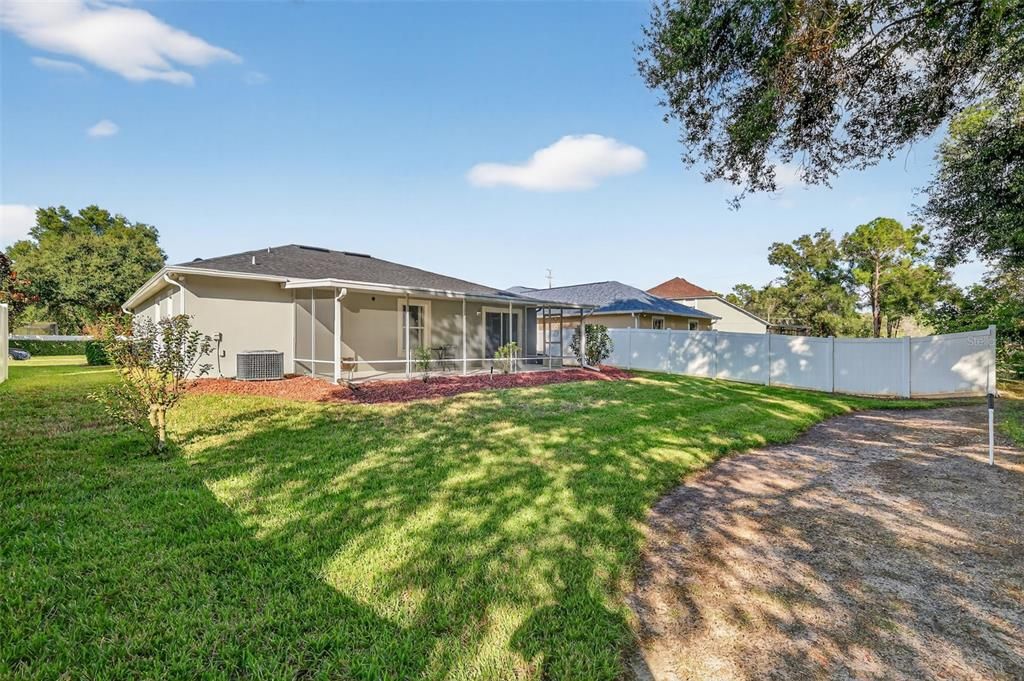 合同活跃: $321,000 (3 贝兹, 2 浴室, 1576 平方英尺)