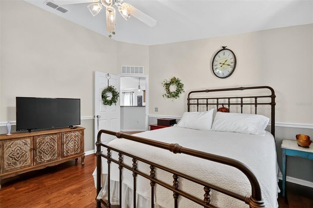 合同活跃: $321,000 (3 贝兹, 2 浴室, 1576 平方英尺)