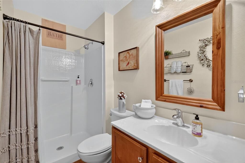 合同活跃: $321,000 (3 贝兹, 2 浴室, 1576 平方英尺)