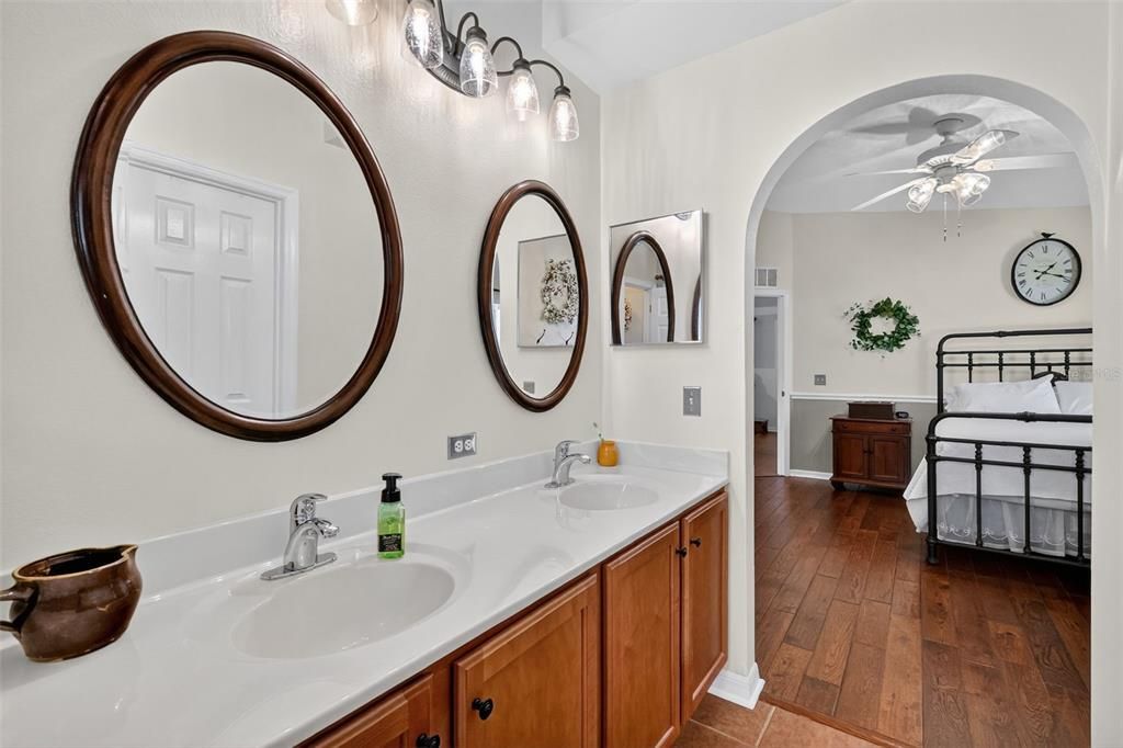 合同活跃: $321,000 (3 贝兹, 2 浴室, 1576 平方英尺)