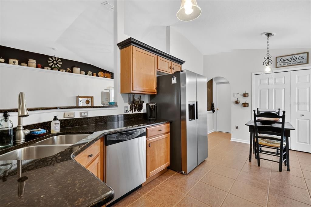 合同活跃: $321,000 (3 贝兹, 2 浴室, 1576 平方英尺)