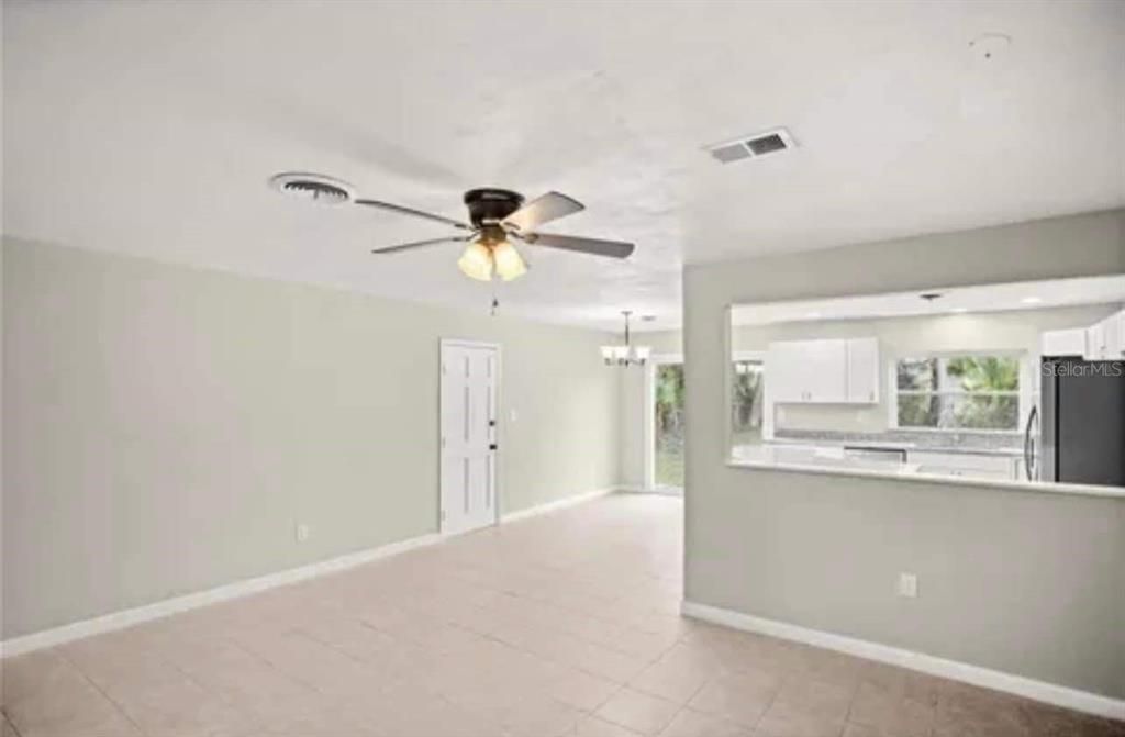 待售: $232,000 (3 贝兹, 3 浴室, 1396 平方英尺)