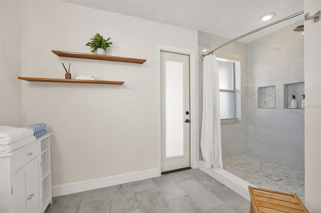 出租: $3,000 (4 贝兹, 2 浴室, 1640 平方英尺)