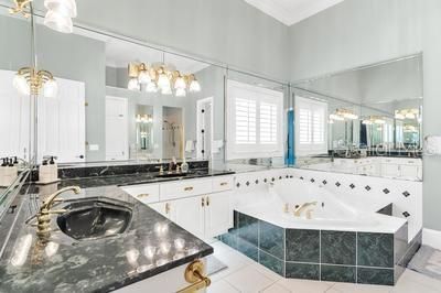 En Venta: $839,900 (4 camas, 2 baños, 3813 Pies cuadrados)