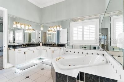 En Venta: $839,900 (4 camas, 2 baños, 3813 Pies cuadrados)