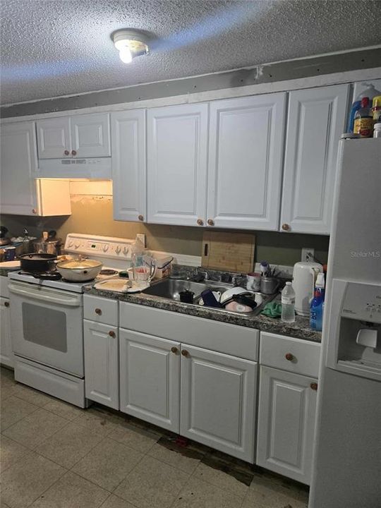 Active With Contract: $369,000 (6 beds, 0 baths, 1944 Square Feet)