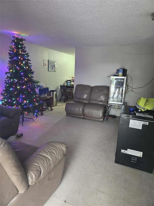 Active With Contract: $369,000 (6 beds, 0 baths, 1944 Square Feet)