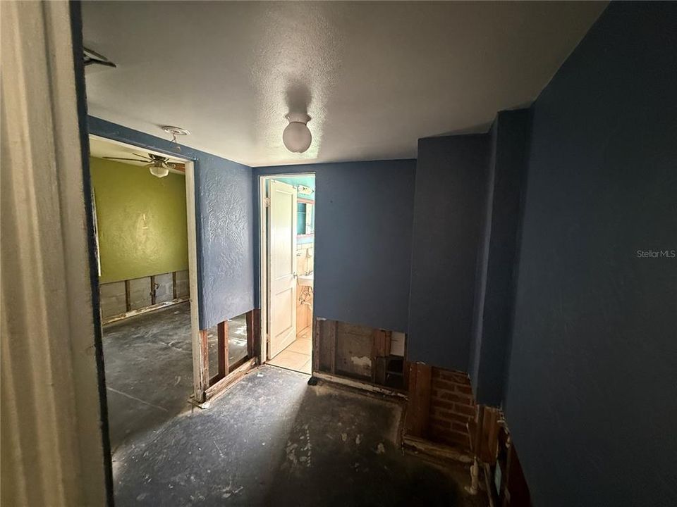 待售: $130,000 (2 贝兹, 1 浴室, 801 平方英尺)