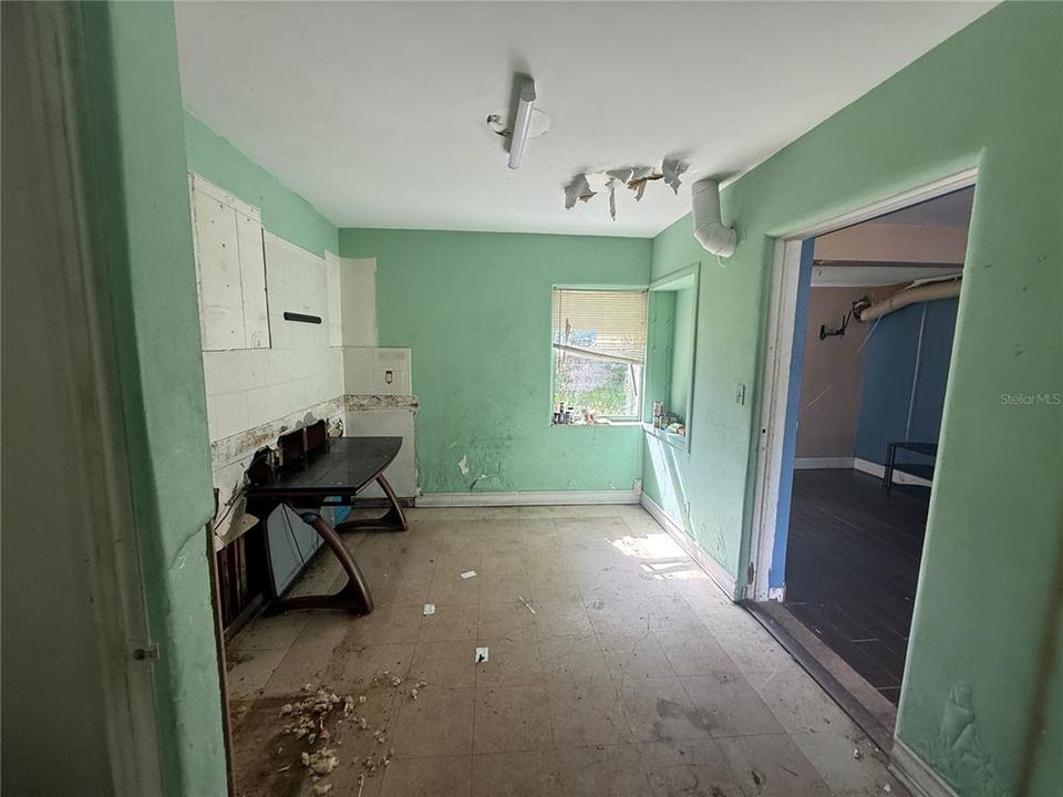 待售: $130,000 (2 贝兹, 1 浴室, 801 平方英尺)