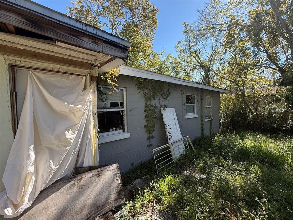 待售: $130,000 (2 贝兹, 1 浴室, 801 平方英尺)