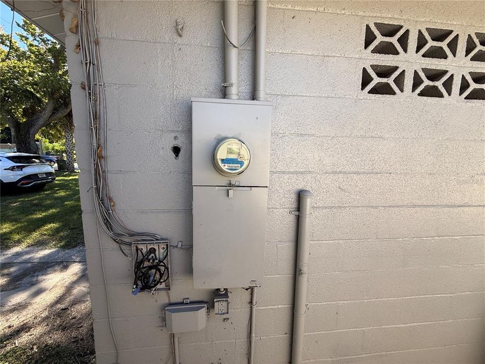 待售: $130,000 (2 贝兹, 1 浴室, 801 平方英尺)