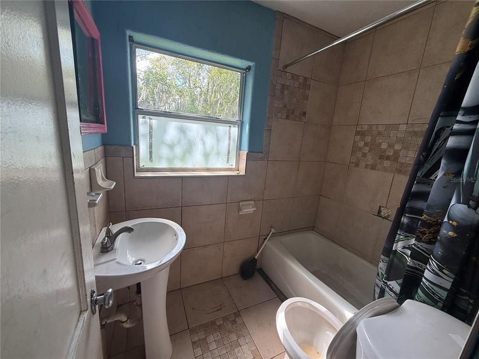 待售: $130,000 (2 贝兹, 1 浴室, 801 平方英尺)