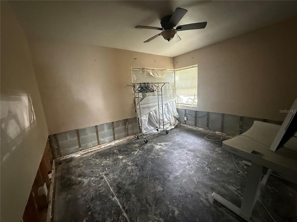 待售: $130,000 (2 贝兹, 1 浴室, 801 平方英尺)