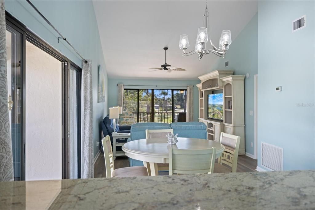 待售: $249,900 (2 贝兹, 2 浴室, 1041 平方英尺)