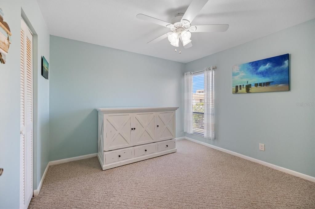 待售: $249,900 (2 贝兹, 2 浴室, 1041 平方英尺)