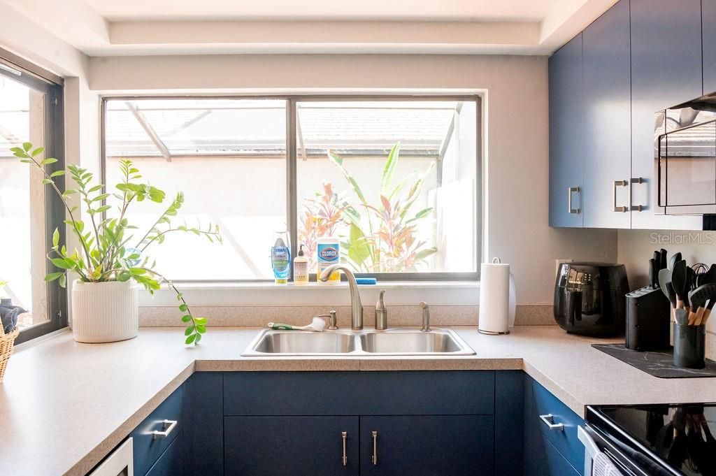 出租: $3,300 (2 贝兹, 2 浴室, 1630 平方英尺)