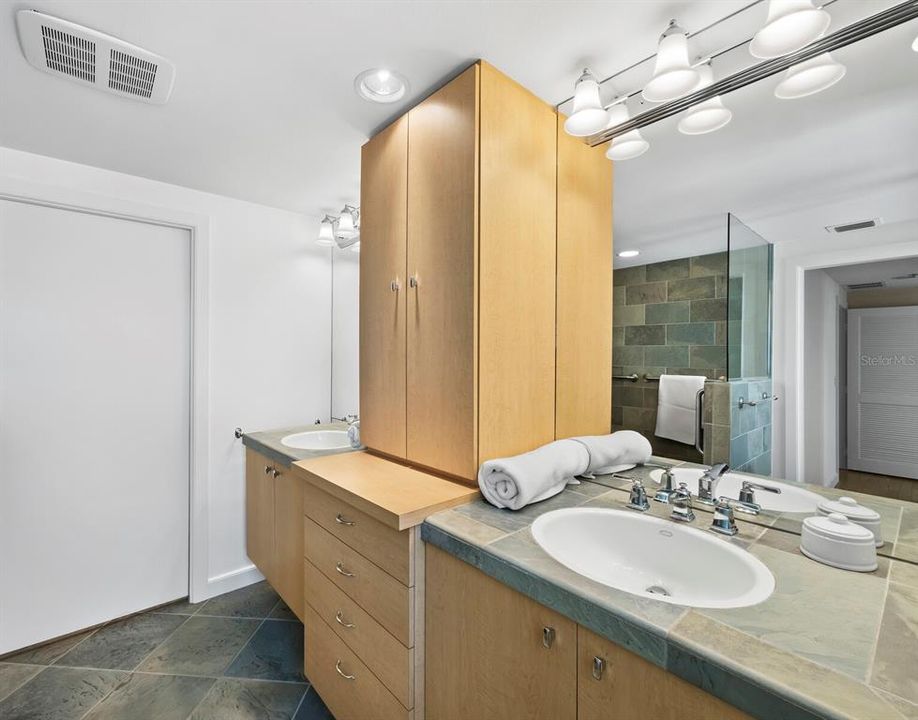 For Sale: $1,599,000 (2 beds, 2 baths, 2055 Square Feet)