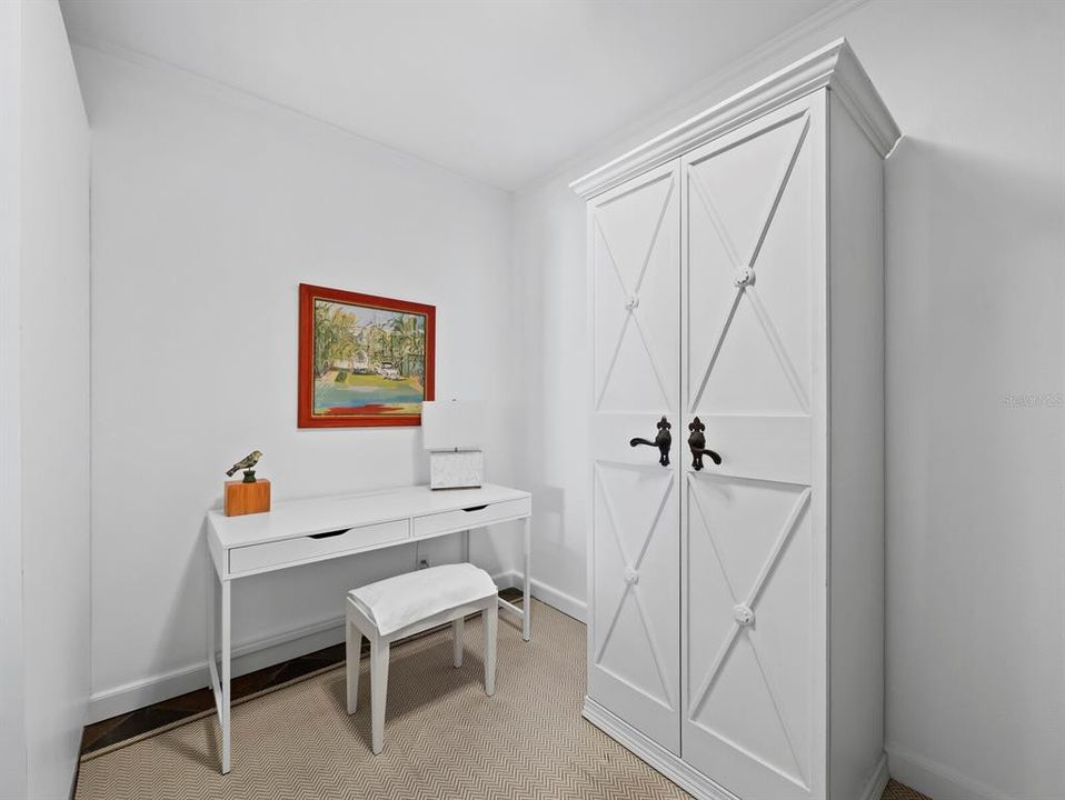 For Sale: $1,599,000 (2 beds, 2 baths, 2055 Square Feet)