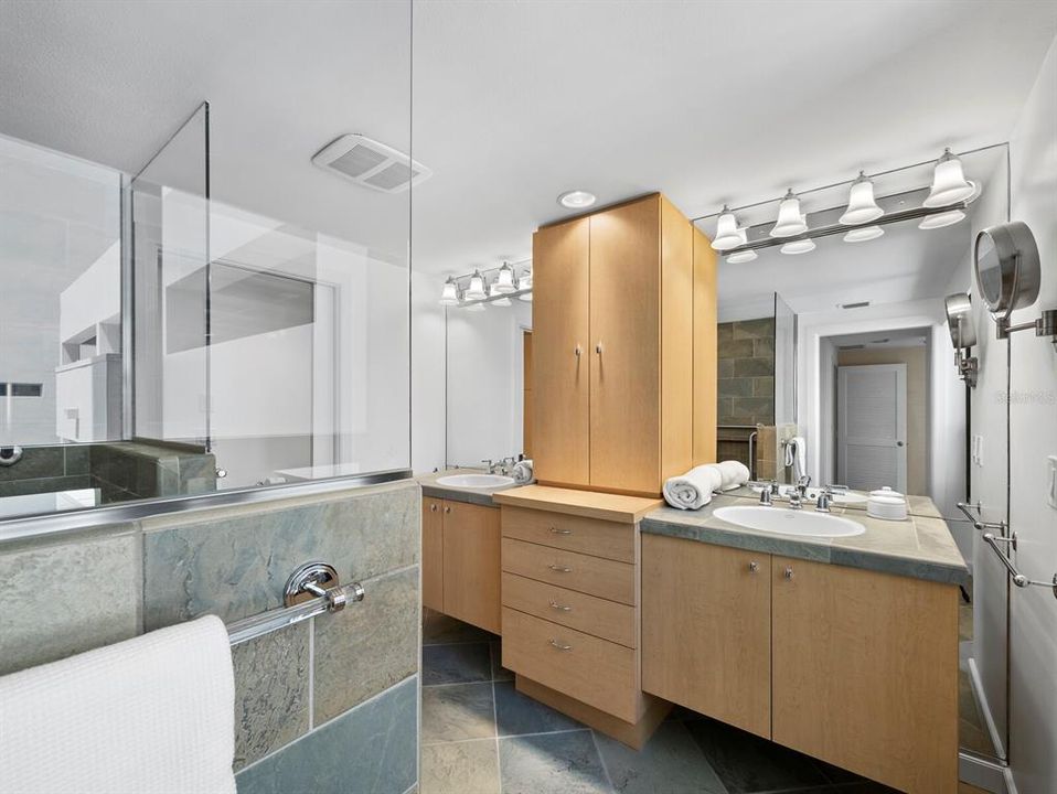 For Sale: $1,599,000 (2 beds, 2 baths, 2055 Square Feet)