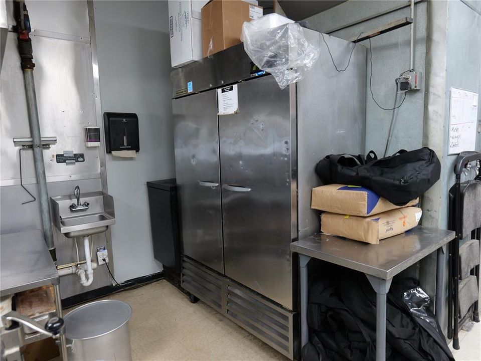 На продажу: $250,000 (0 спален, 0 ванн, 1260 Квадратных фут)