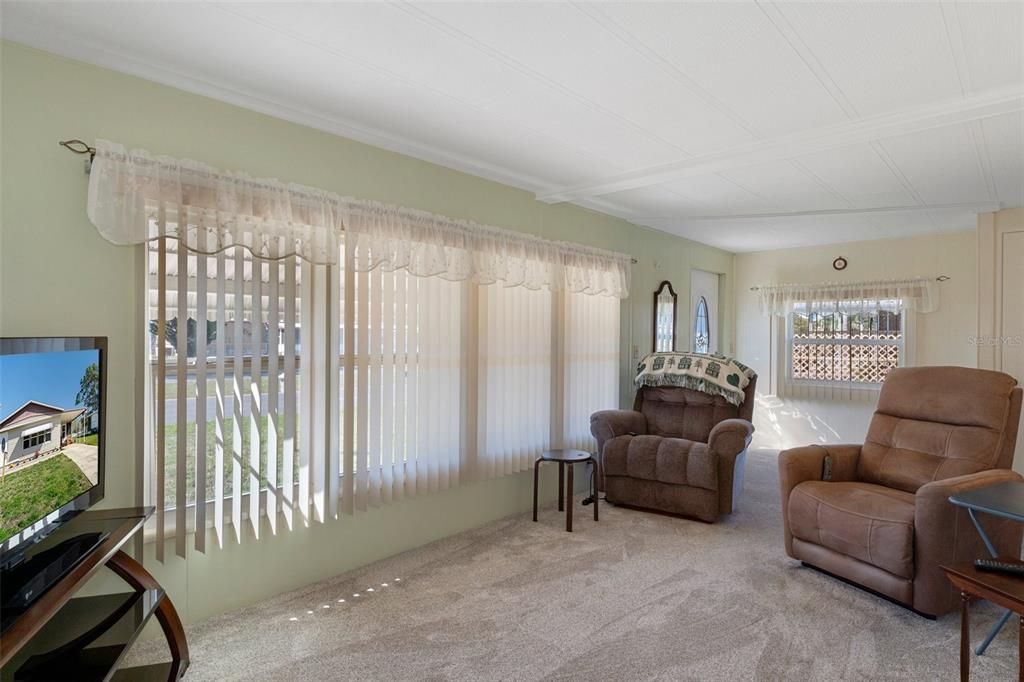 待售: $189,900 (2 贝兹, 2 浴室, 1200 平方英尺)