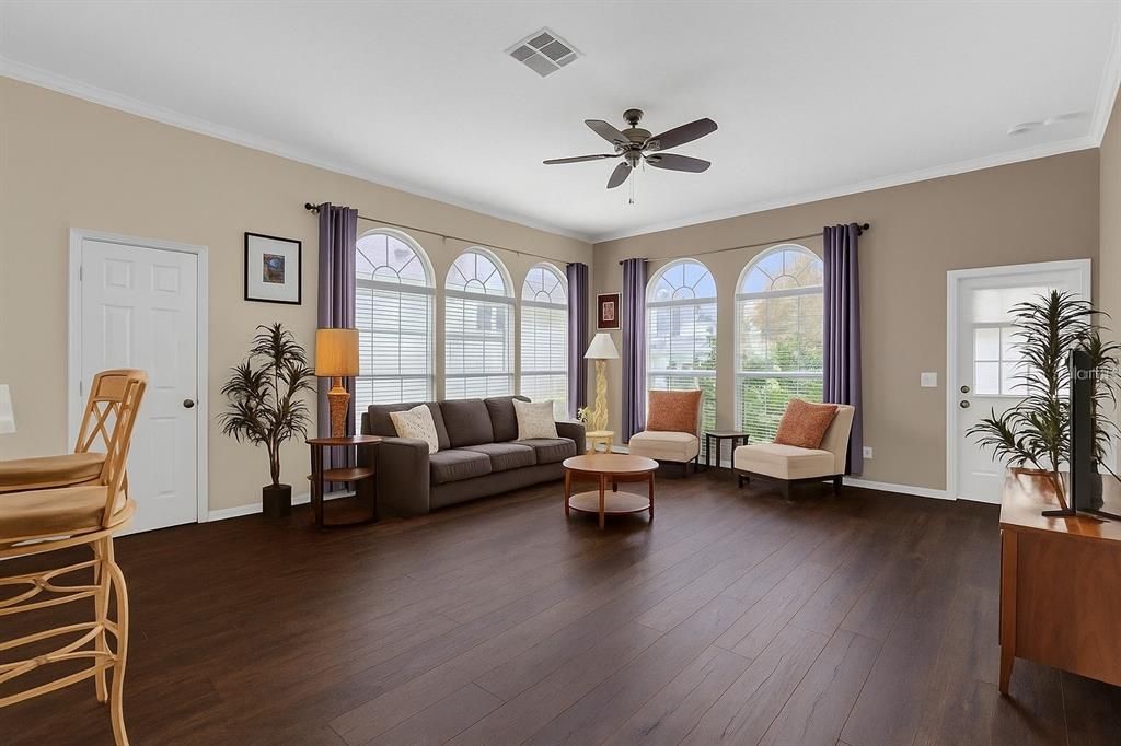 В аренду: $4,995 (4 спален, 3 ванн, 2435 Квадратных фут)