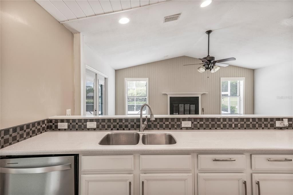 For Sale: $379,000 (3 beds, 2 baths, 1978 Square Feet)