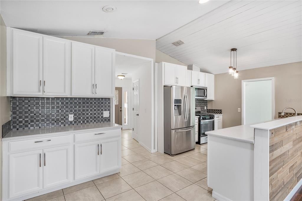 For Sale: $379,000 (3 beds, 2 baths, 1978 Square Feet)