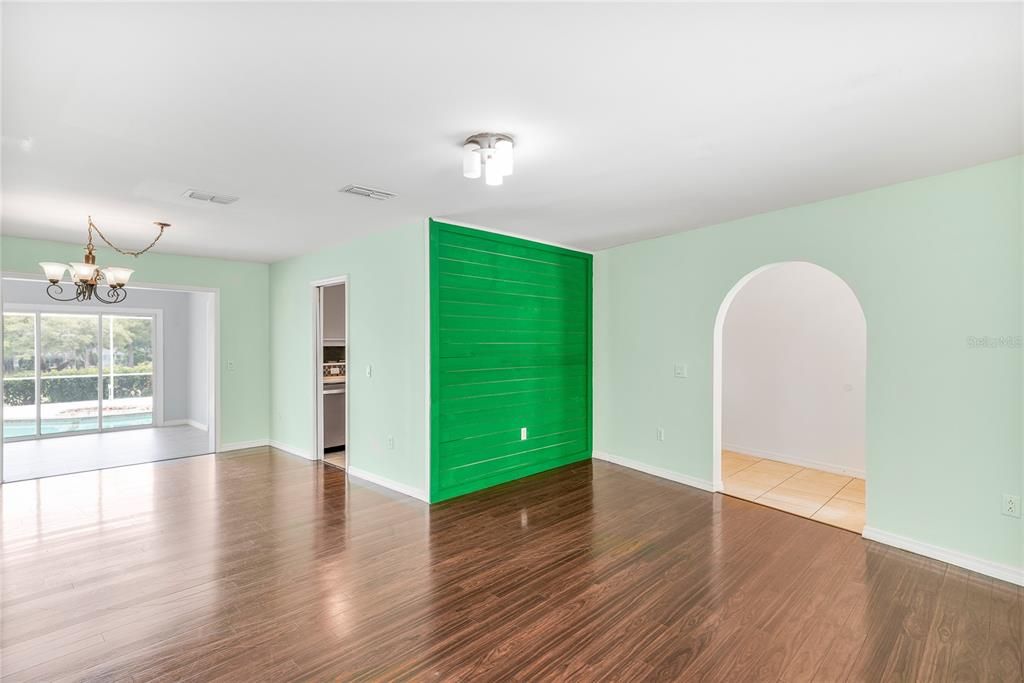 For Sale: $379,000 (3 beds, 2 baths, 1978 Square Feet)