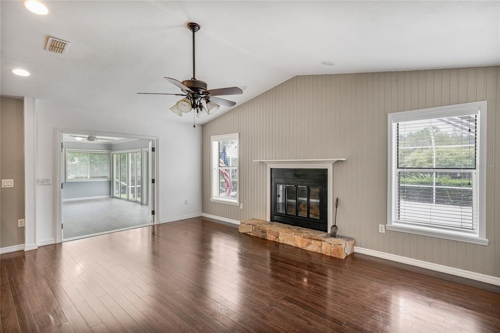 For Sale: $379,000 (3 beds, 2 baths, 1978 Square Feet)