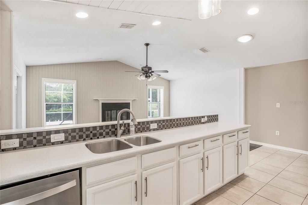 For Sale: $379,000 (3 beds, 2 baths, 1978 Square Feet)