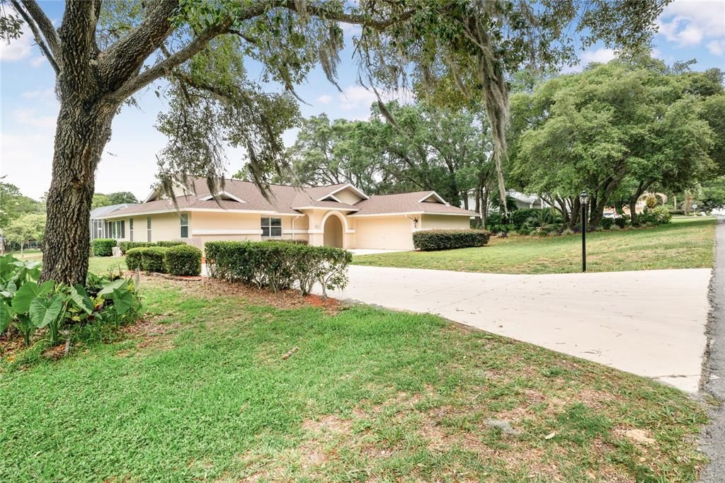 For Sale: $379,000 (3 beds, 2 baths, 1978 Square Feet)