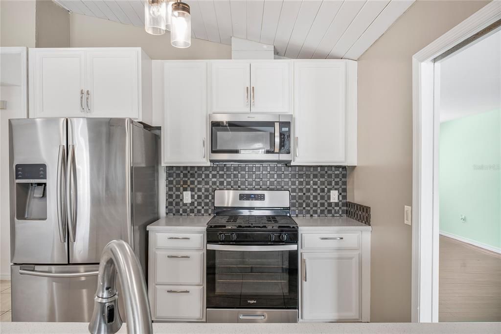 For Sale: $379,000 (3 beds, 2 baths, 1978 Square Feet)